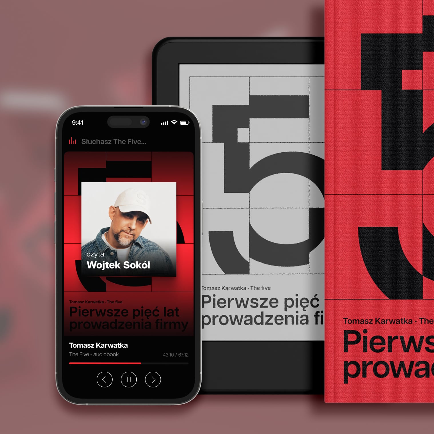 Okładka audiobooka The 5 na profesjonalnych słuchawkach